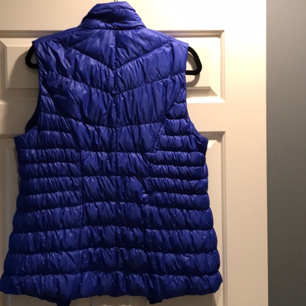 Athleta lightweight down vest - Picture 4 of 6